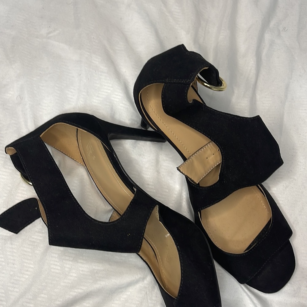 Shoes - Picture 2 of 3